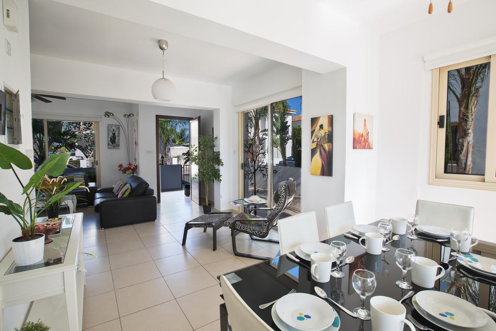 Palm Villa 17 Protaras Room photo